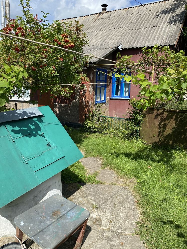 Продам будинок з приватизованою землею у черті міста