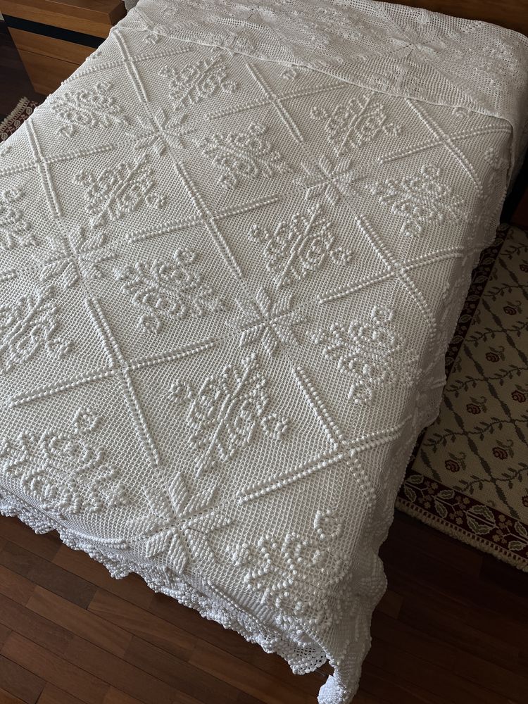 Colcha Croa de Rei em Crochet/renda feita à mão - nova