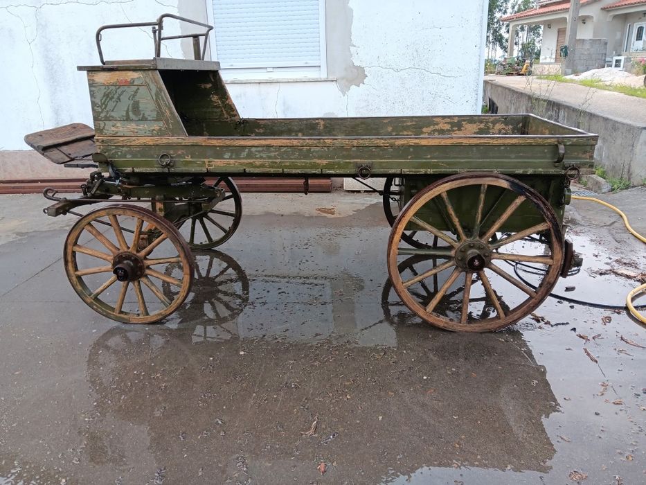 Vendo carroça militar suíça antiga.