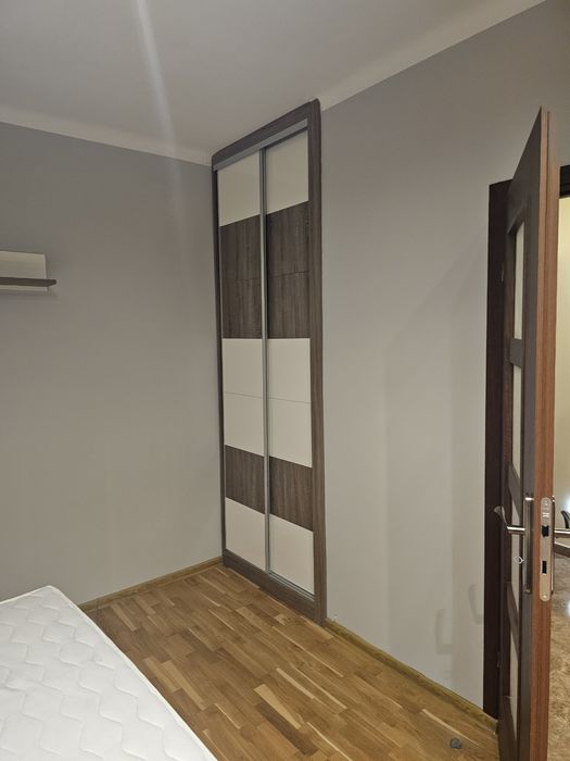 Wynajmę kawalerkę z oddzielną kuchnią