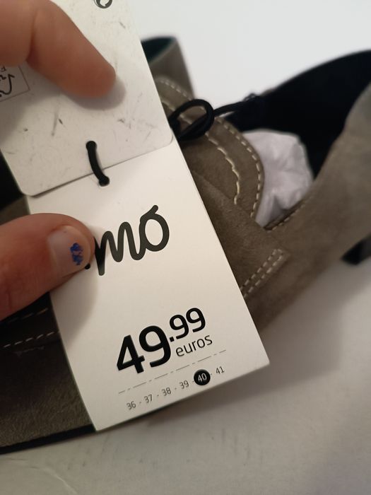 Sapatos MO em pele NOVOS
