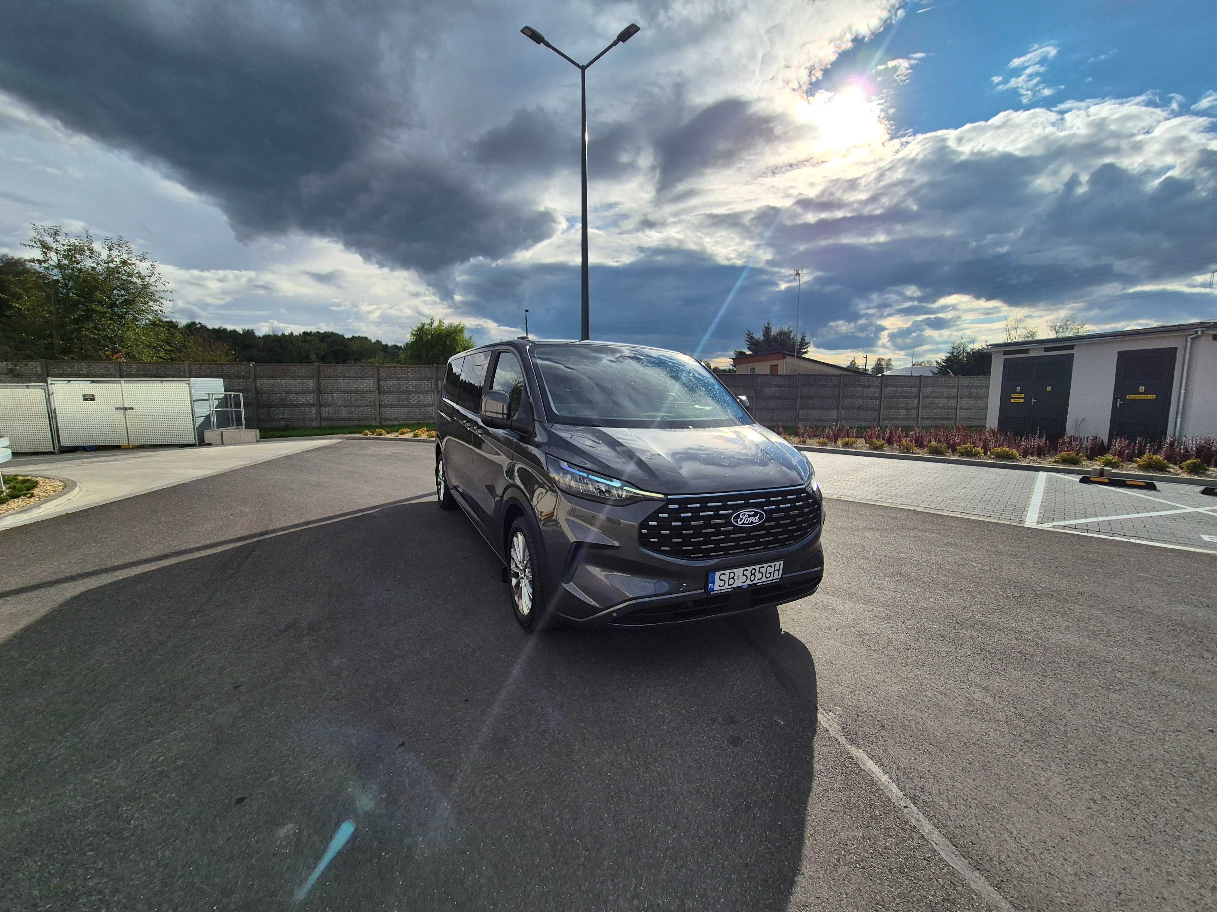 BUs Wynajem FORD Tourneo TITANIUM 2024 r  4x4
