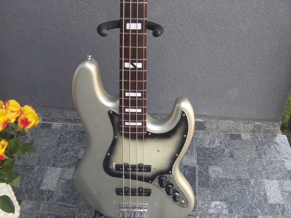 Gitara  basowa Squier  Fennder Jazz Bass