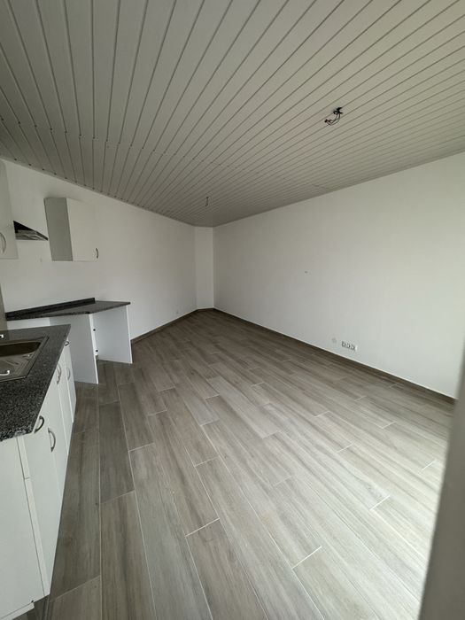 Moradia com expaço exterior ensolarado