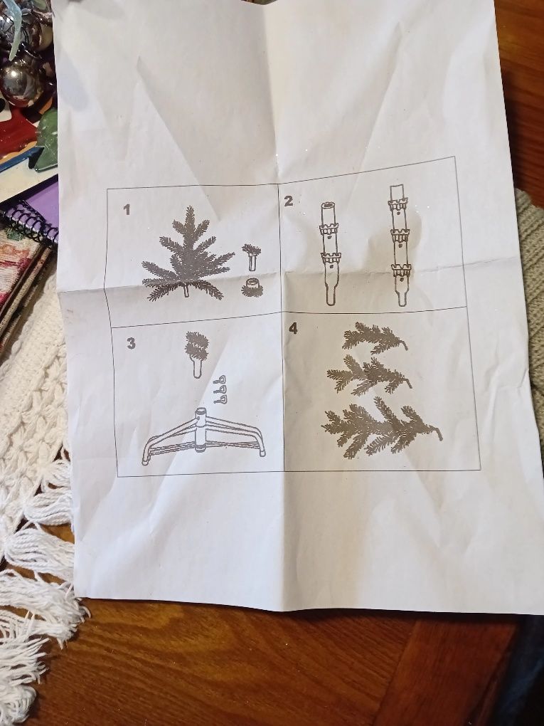 Vendo arvore de natal.  Usada apenas uma vez. Está  nova