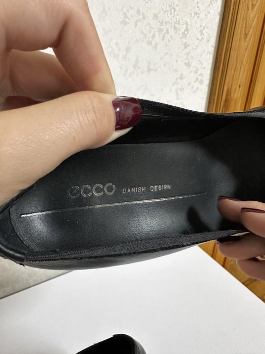 Туфлі ECCO чорні шкіряні на підборах
