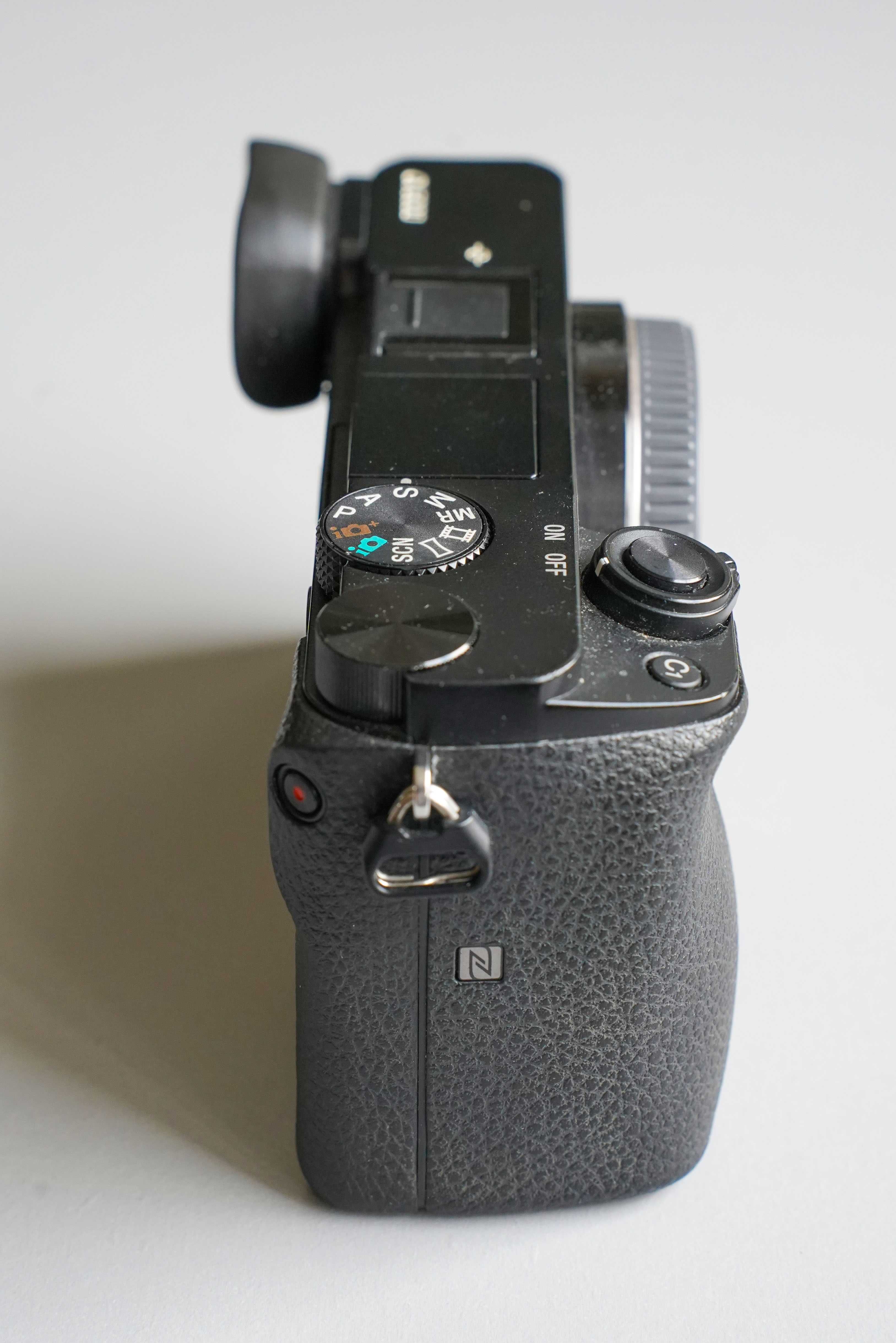 Aparat fotograficzny Sony Alfa 6000
Tylko przedmiot