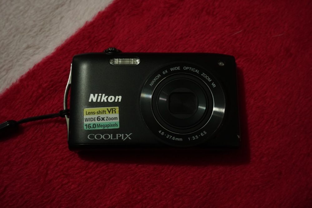 Nikon S3300 16MP + SD 16GB + estojo (c/ todos os acessórios originais)