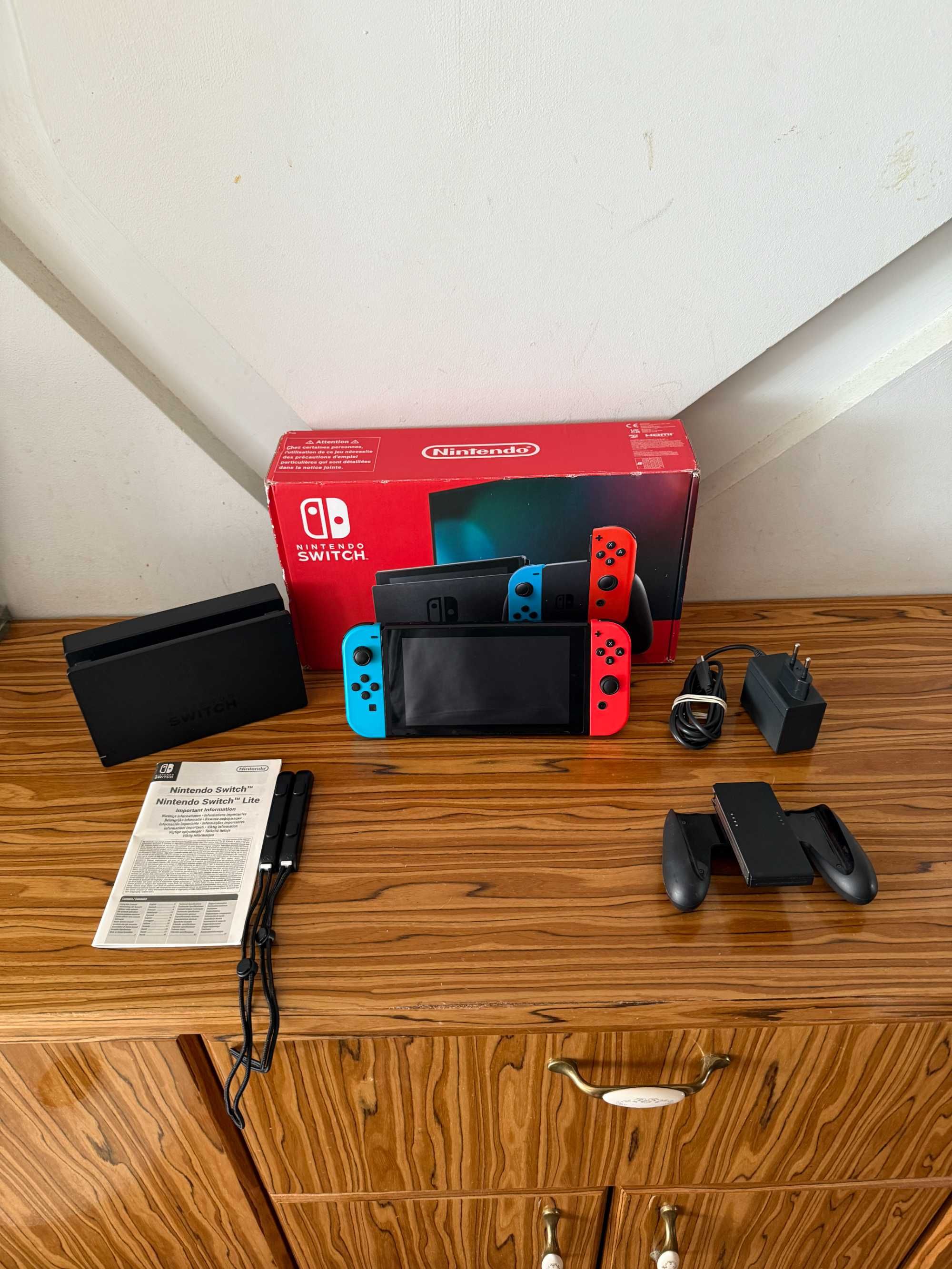 Konsola Nintendo Switch V2 + Akcesoria - Oryginalne pudełko