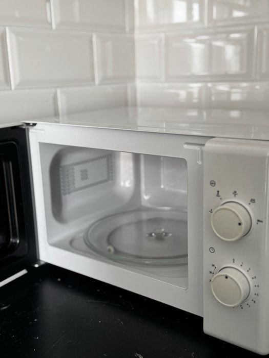 Microondas modelo Flama 1824FL