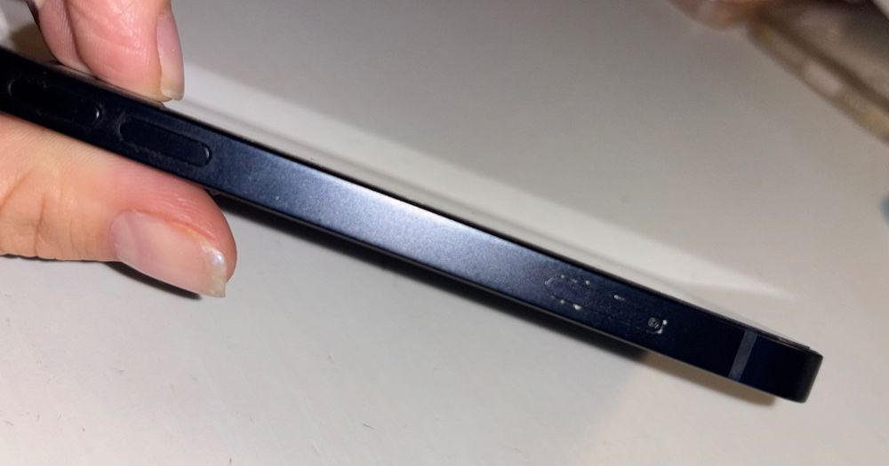 3 letni sprawny, używany phone 12, ok 77-79% baterii wraz z obudowami