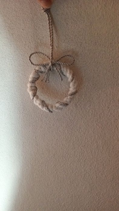 “Grinalda artesanal em macramé feita à mão”