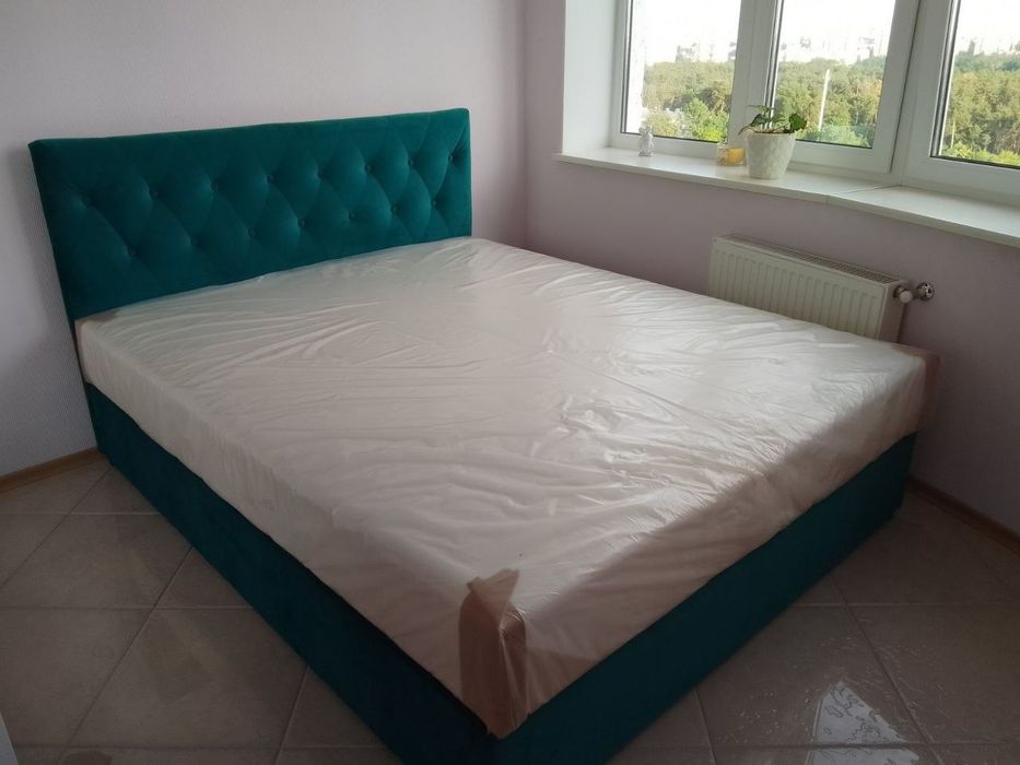 Ліжко з матрацом і підйомним механізмом.  Кровать.