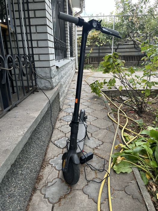 Электросамокат Xiaomi Mi Electric scooter 1s Black