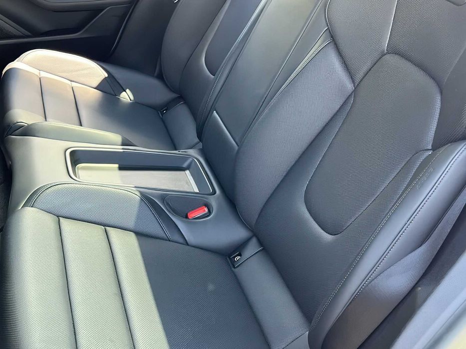 Porsche Taycan 4S      2022