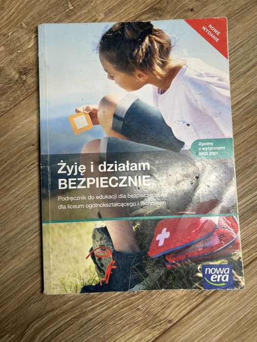 Ksiazka do szkoly żyje i dzialam bezpiecznie
