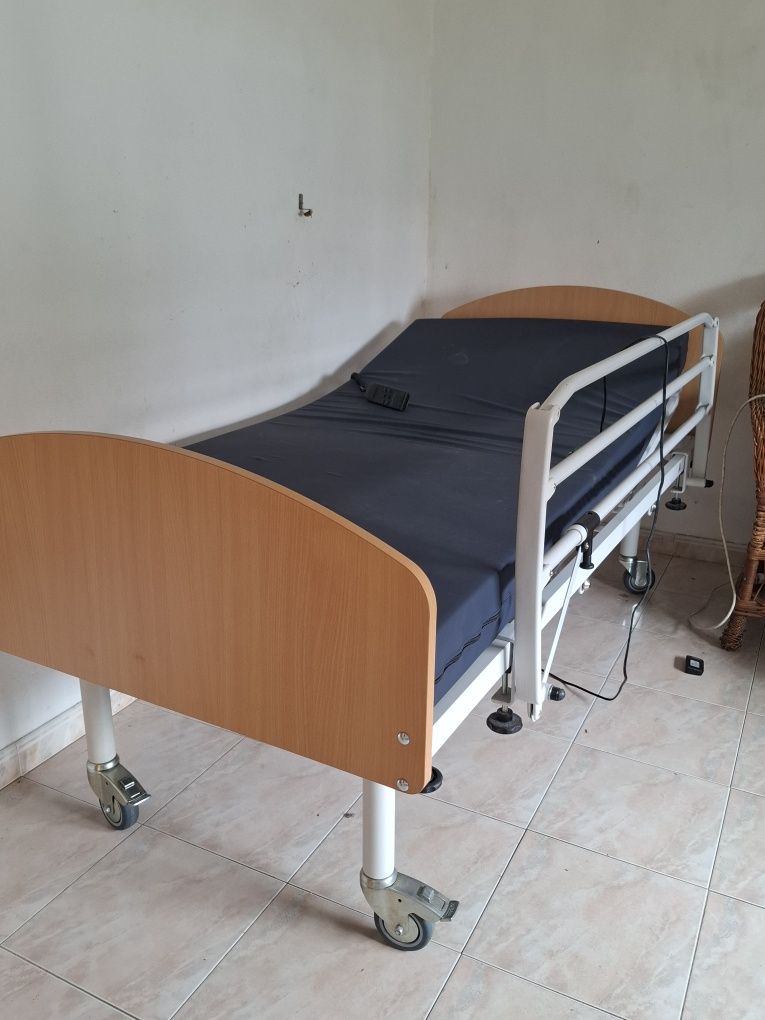 Cama articulada como nova