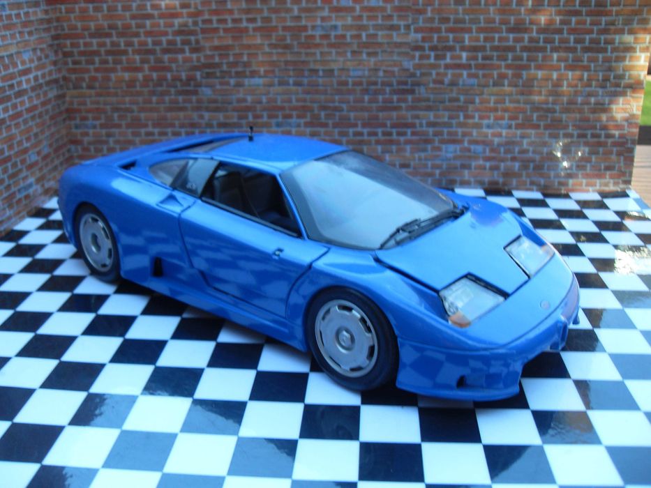 Bugatti EB 110  1:18