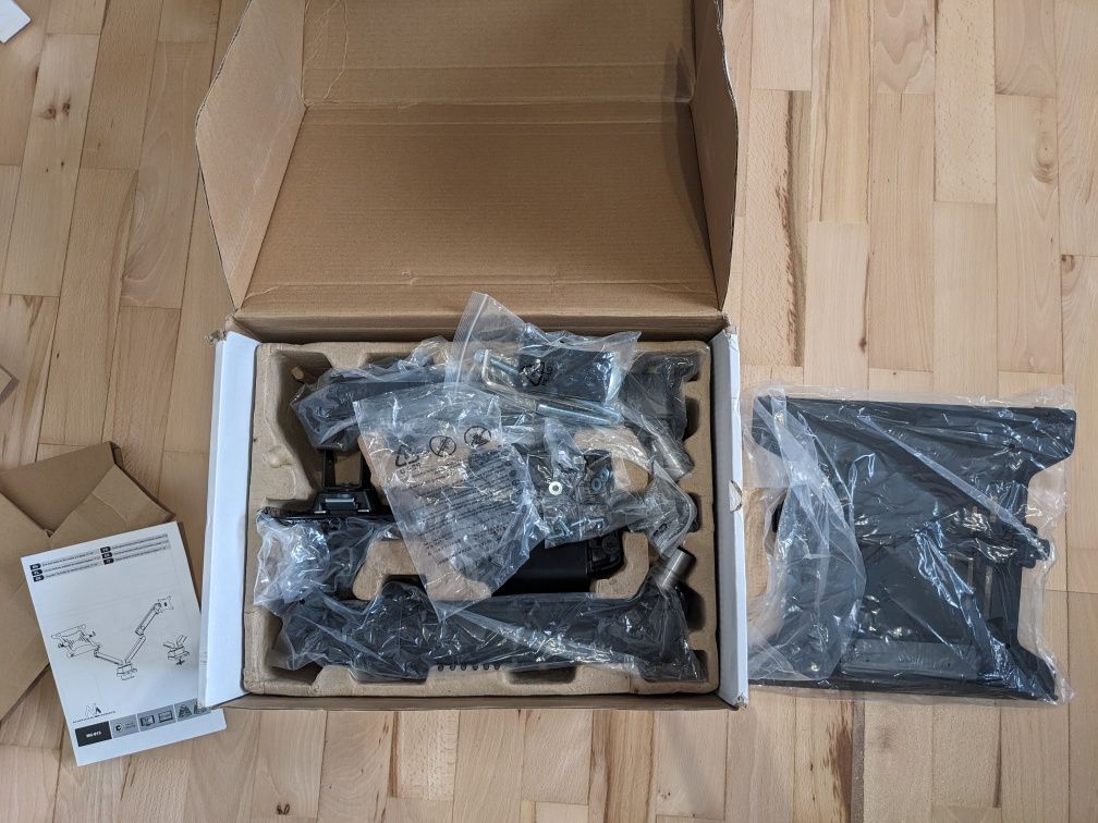 Stelaż na monitor i laptopa McLean Brackets MC-813