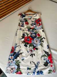 Vestido com flores cintado