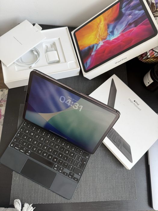 Ipad Pro 11 Wi-Fi Celullar 128 GB + Magic Keyboard