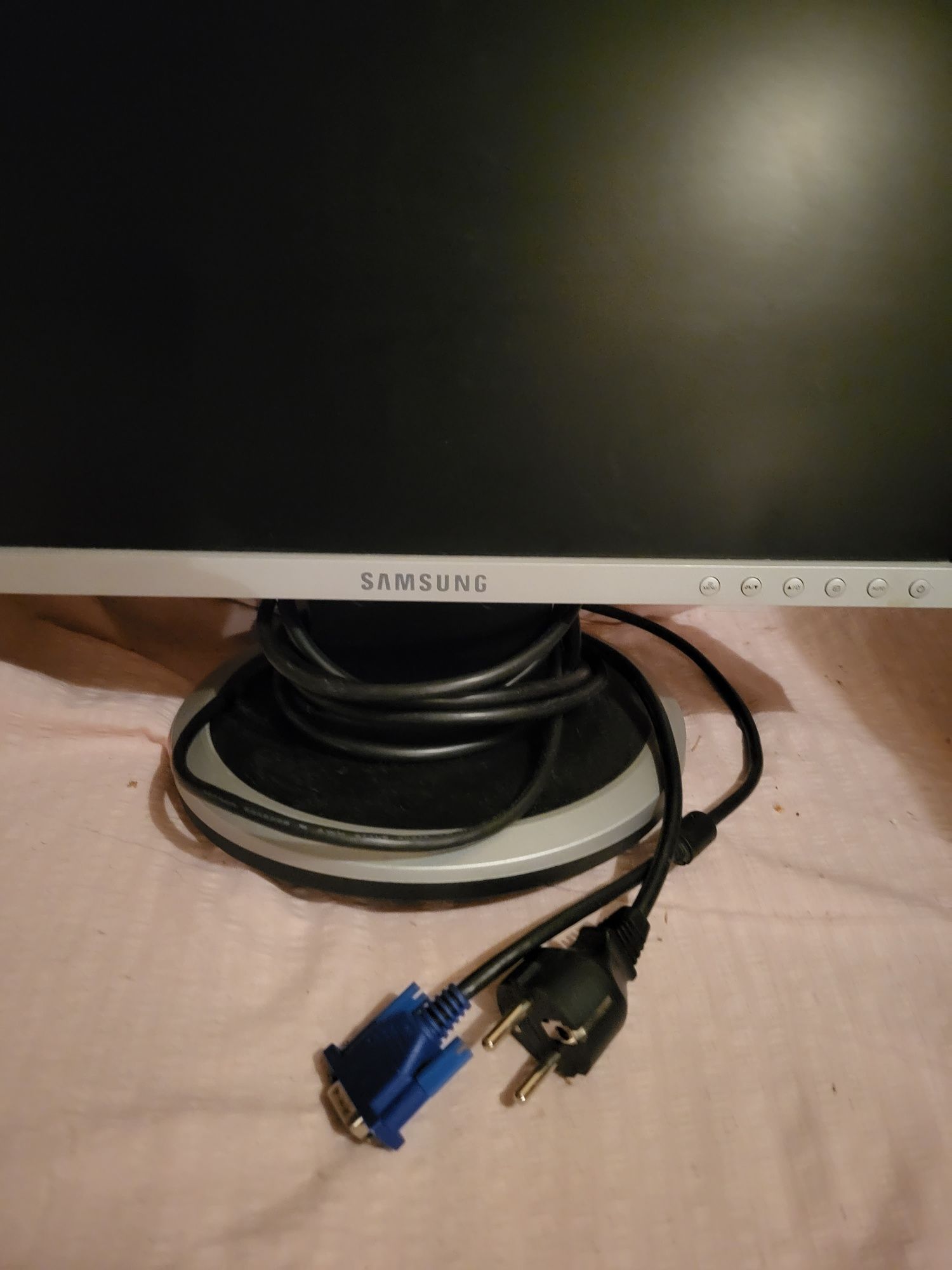 Monitor /ekran LCD Samsung 18"