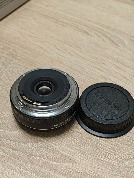 Об'єктив Canon EF 40 1:2.8 STM