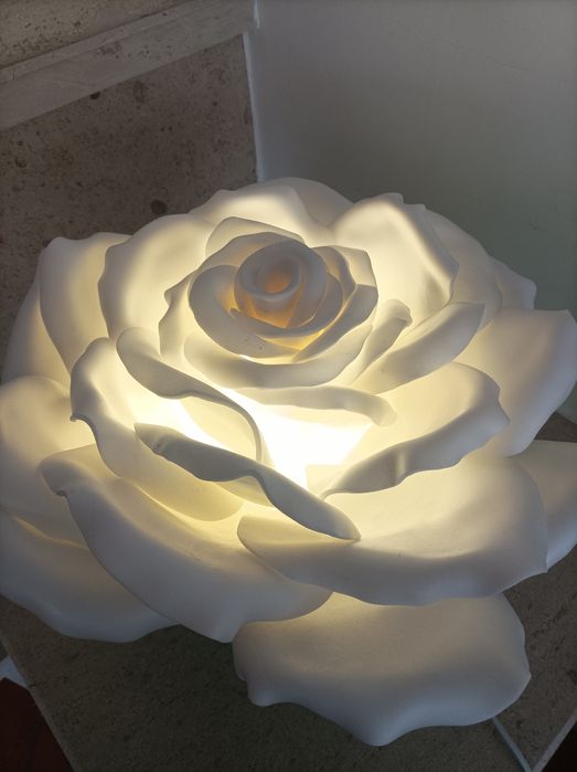 Candeeiro de mesa flor branca