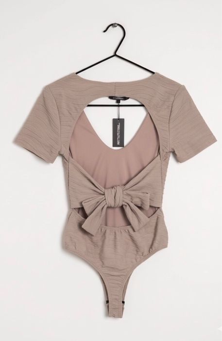 Боді з відкритою спинкою