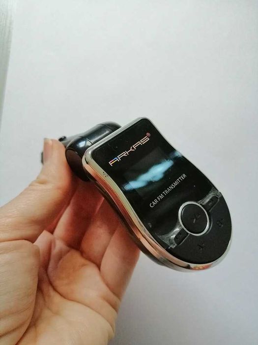 Transmiter FM Arkas FM70. Nadajnik FM do samochodu.