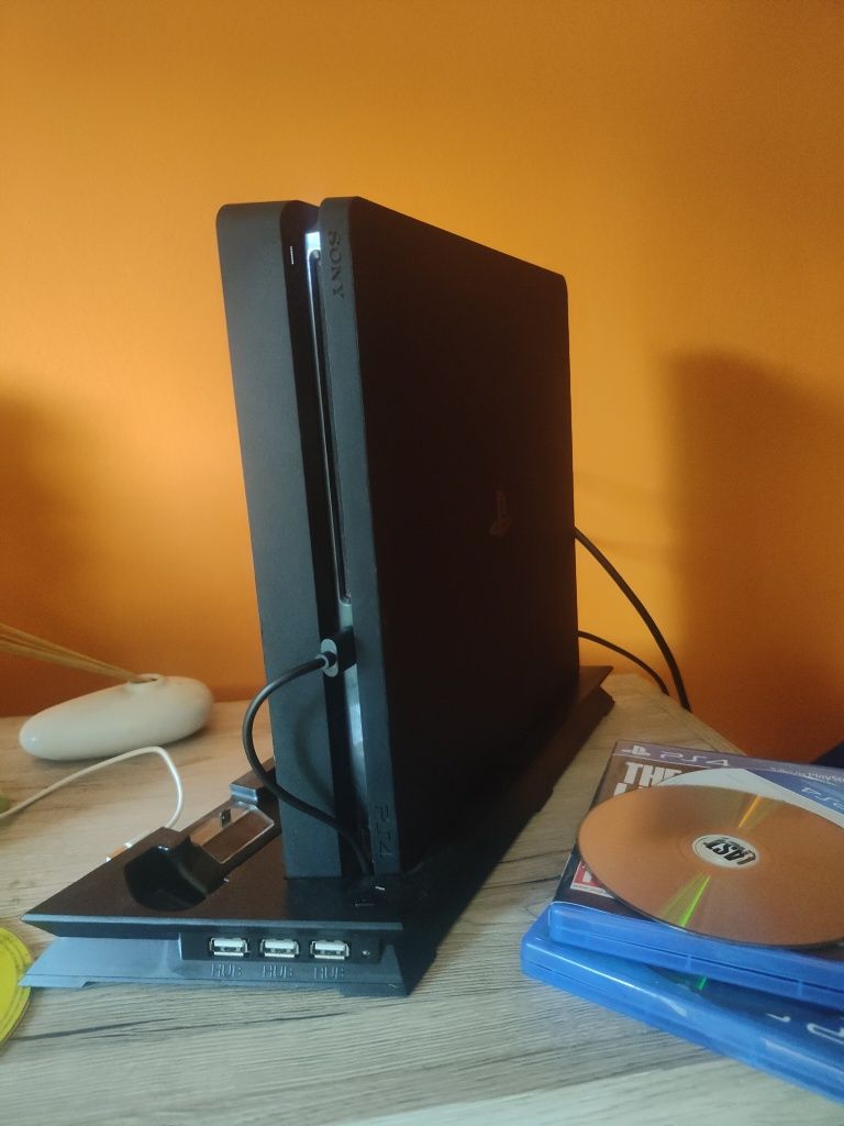 Sprzedam PS4 500 GB  mega zestsw