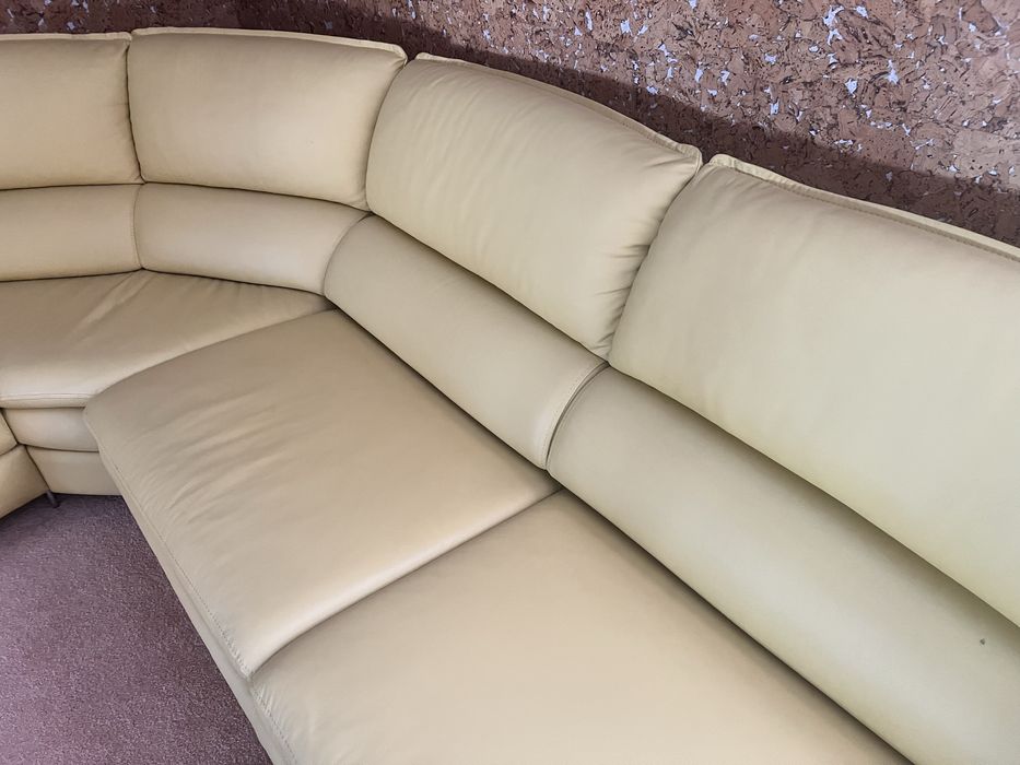 Продаємо шкіряний диван новий