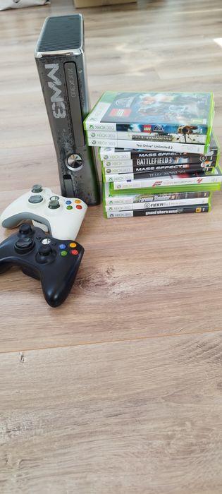 Xbox 360 z dwoma padami i zestawem gier