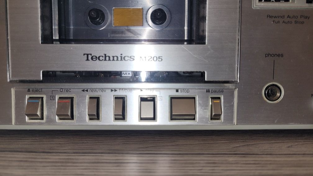 Magnetofon Technics M205