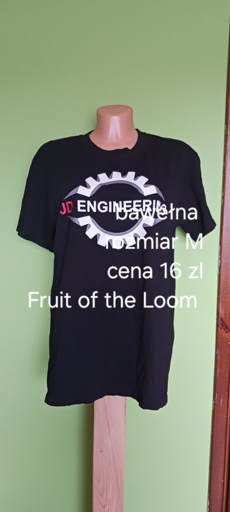 Czarny tshirt z białym nadrukiem Fruit of the Loom rozm.M