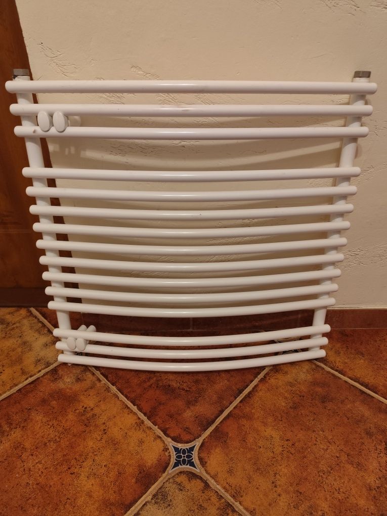 Kaloryfer łazienkowy rozstaw 70 cm
