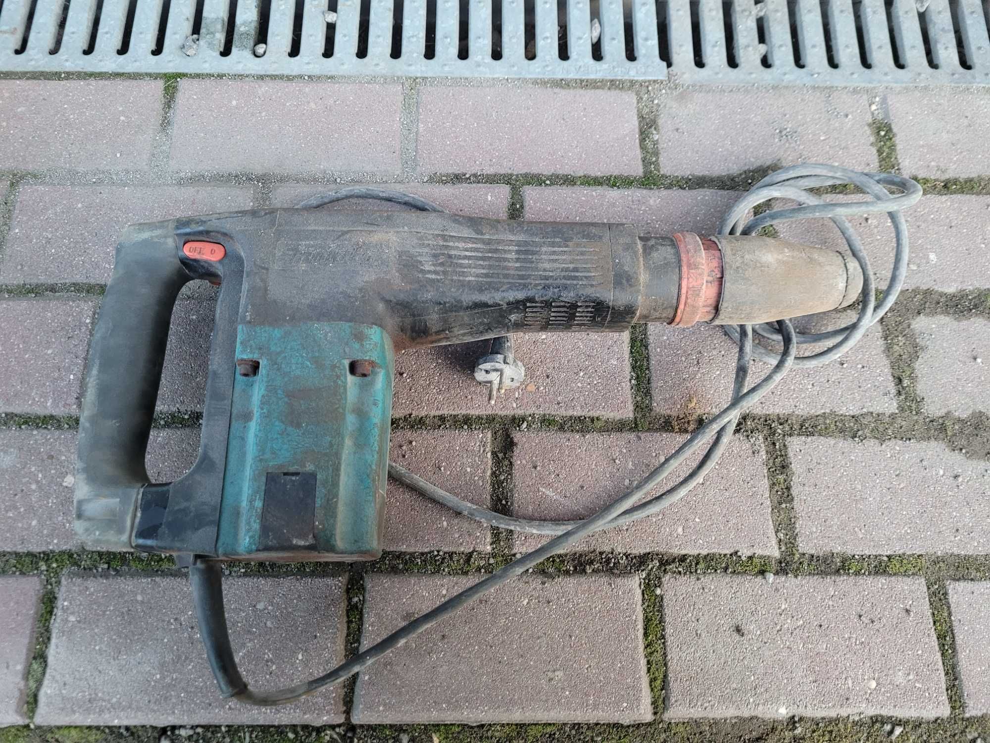 Młot udarowy Makita HM1100C + Walizka