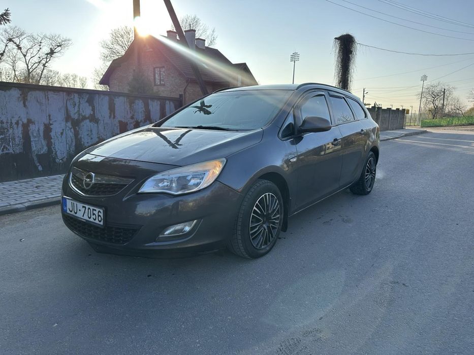 Продам опель астра 2012 1.3 дизель