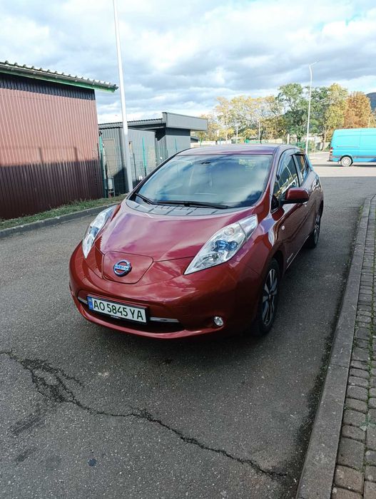 Продам машину Ніссан ліф 2016