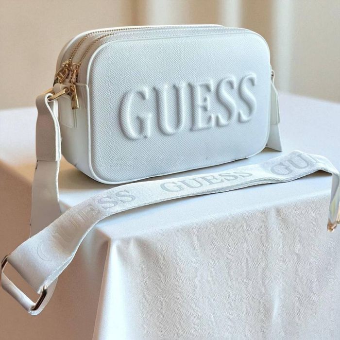 Mala Guess preta