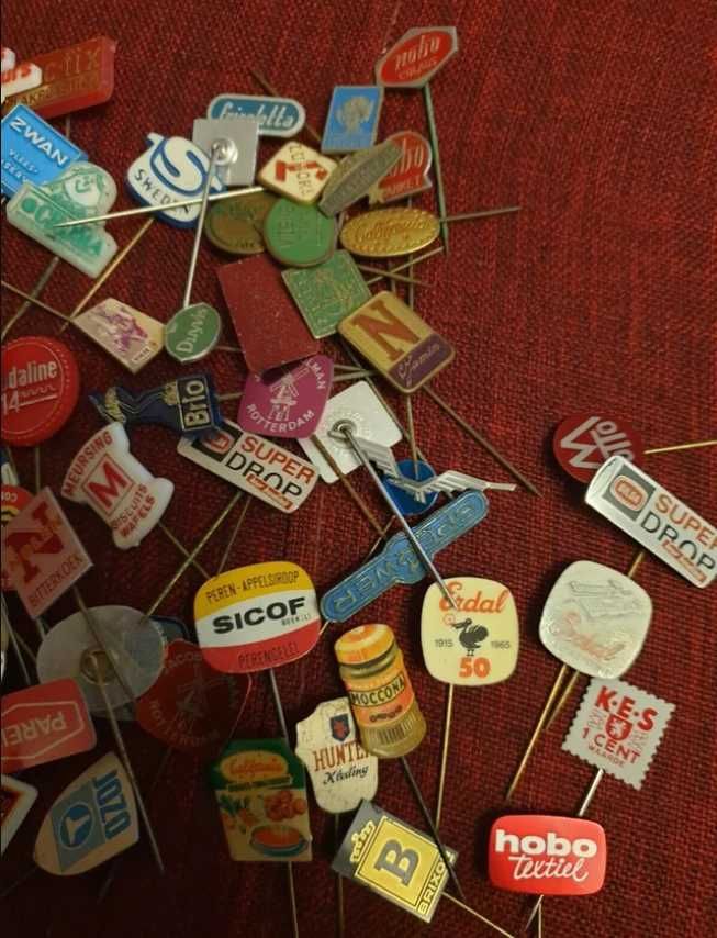 Coleção de 68 Pins de marcas estrangeiras dos anos 60