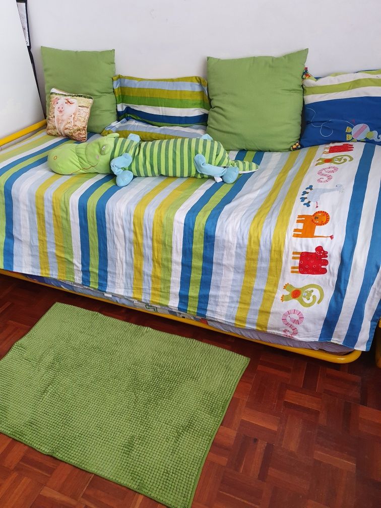 Cama dupla com gaveta + colchoes