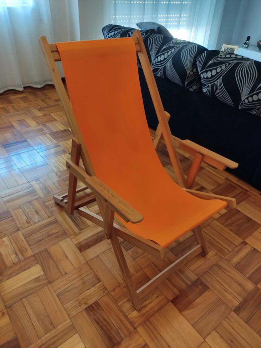 Cadeira de descanso em madeira com encosto em tecido - Novo preço