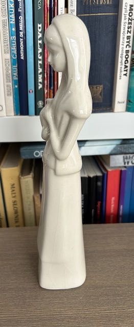 Kobieta - Dziewczyna z dzbanem Figurka porcelana 25 cm