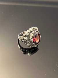 Srebro - Srebrny pierścionek w neorenesansowym stylu