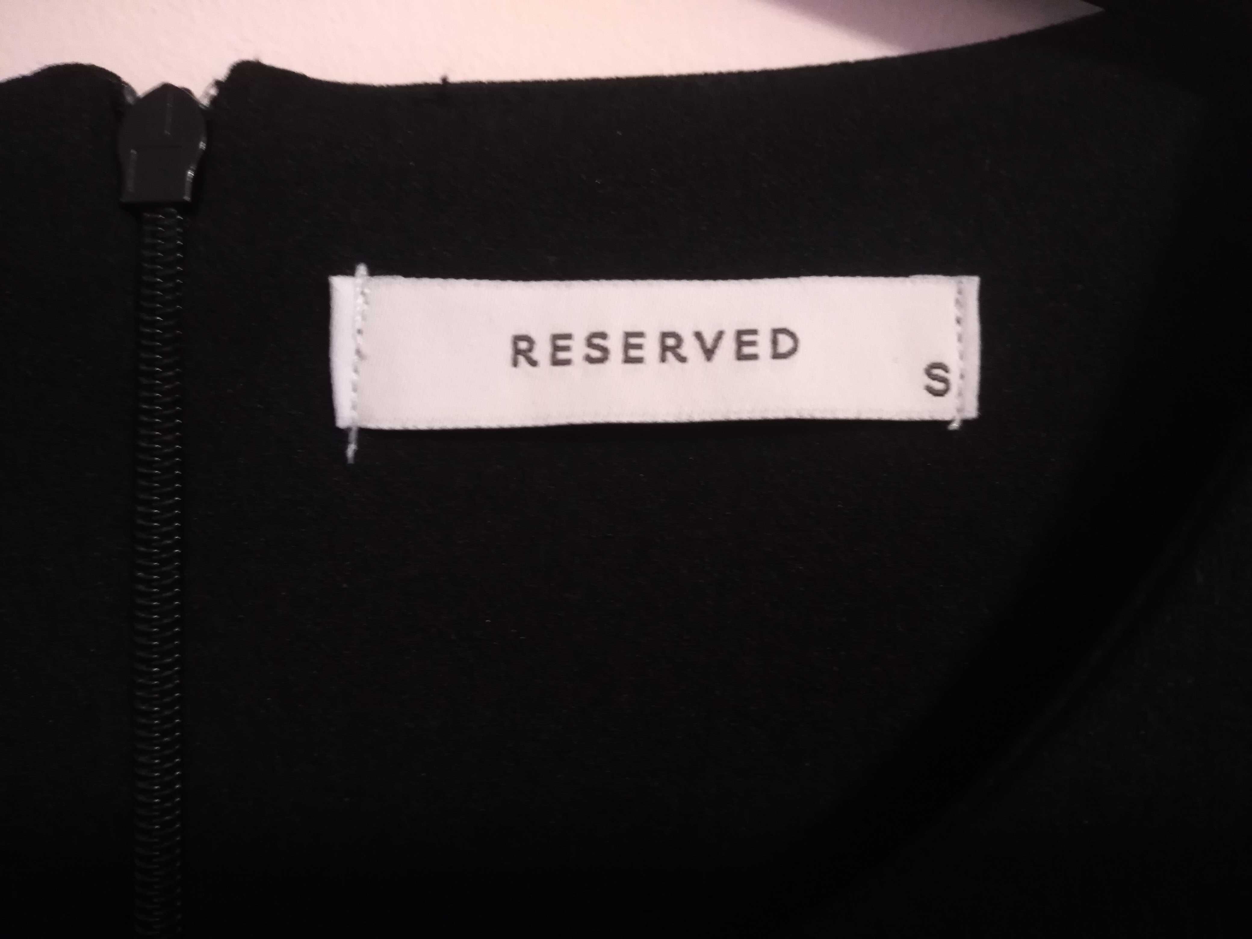 Nowa czarna sukienka z bufiastymi rękawami Reserved