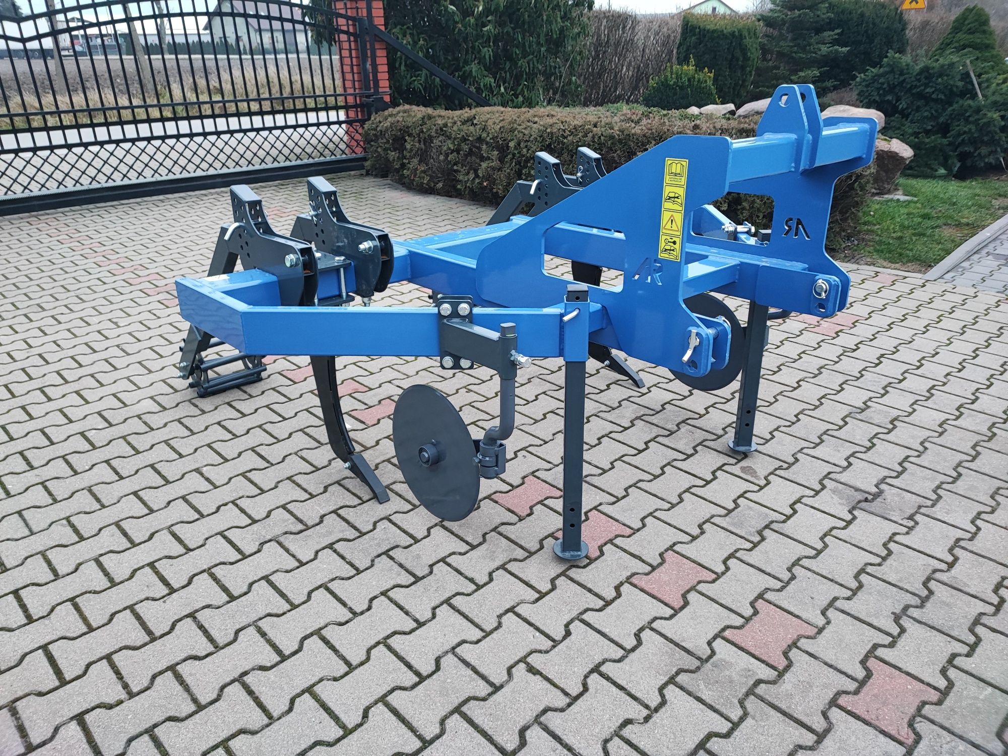 Głębosz do upraw międzyrzędzi, truskawek, warzyw GM200