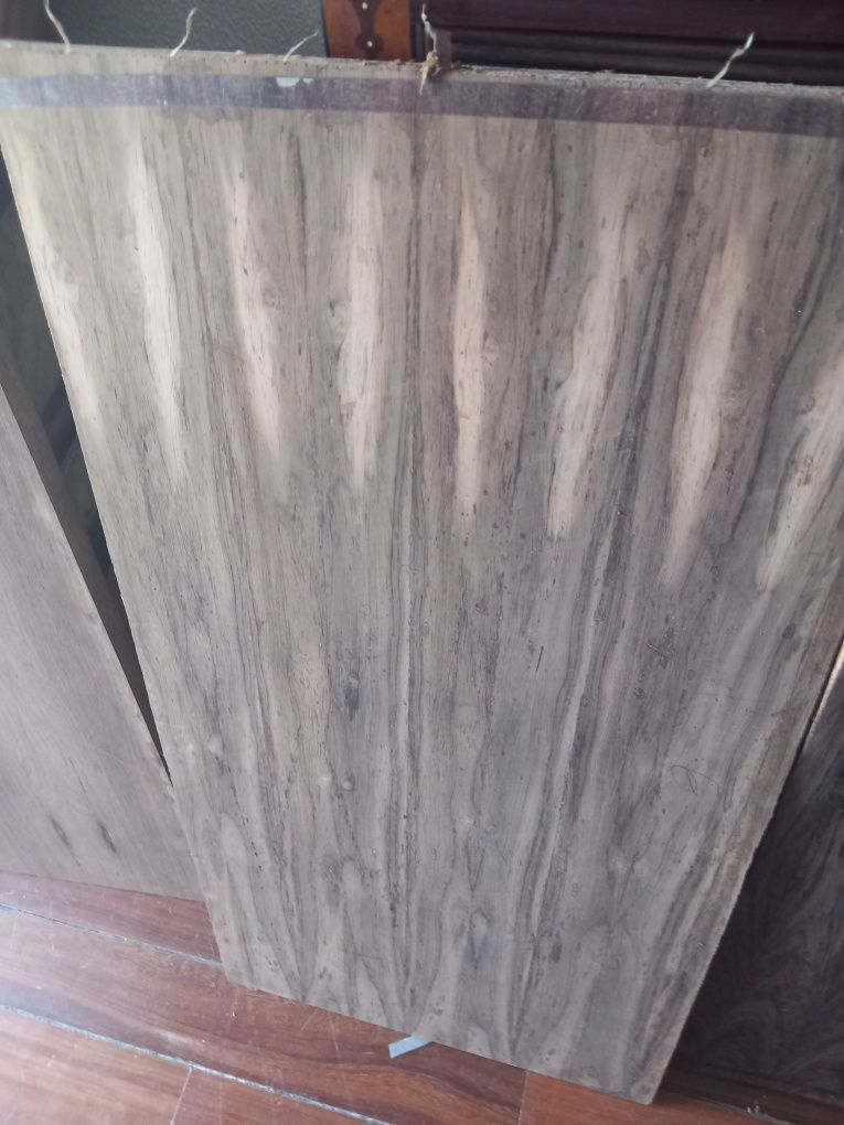 Painéis em pau santo
