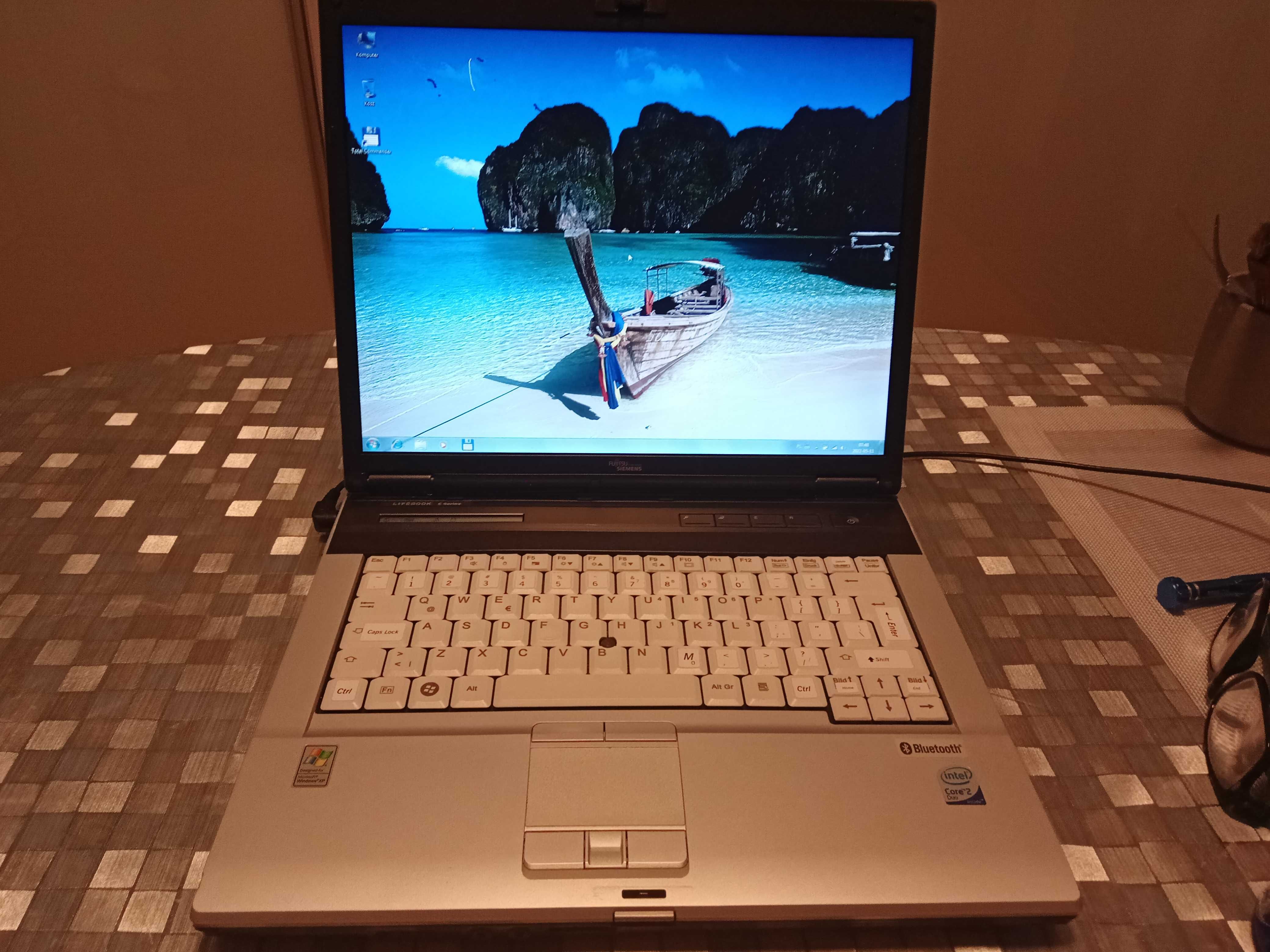 Laptop Fujitsu Siemens model E-8310 ekran 15"