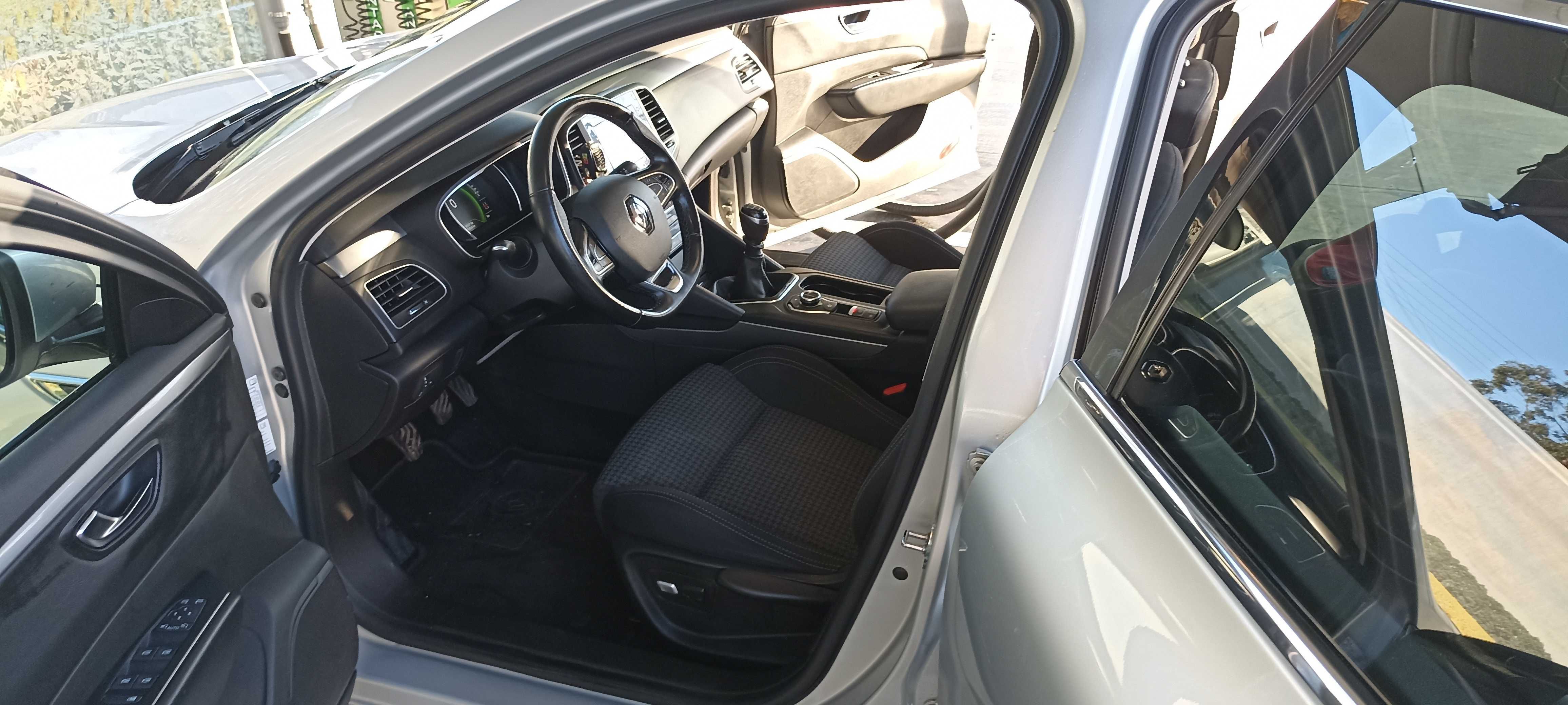 Vendo carrinha Renault Talisman confortavél e económica.